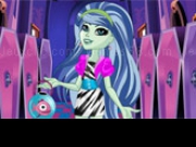 Play Monster High Scarah Screams