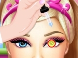 Play Super Barbie eye treatment