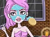 Play Draculaura's fangtastic makeover