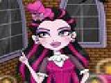 Play Draculaura's fangtastic makeover