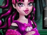 Play Pregnant Draculaura maternity deco now