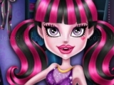 Play Monster High closet now