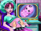 Play Halloween pregnant check up