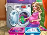 Play Mommy washing clothes now
